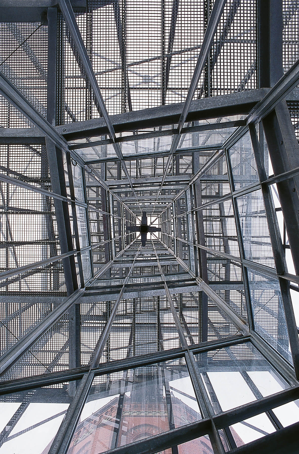 Gitterroste-nach-Mass-Wendeltreppe-Kirche.jpg