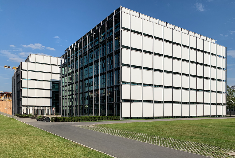 Der neue feuerverzinkte Sonnenschutz für das Büro-Gebäude von Knorr-Bremse in München