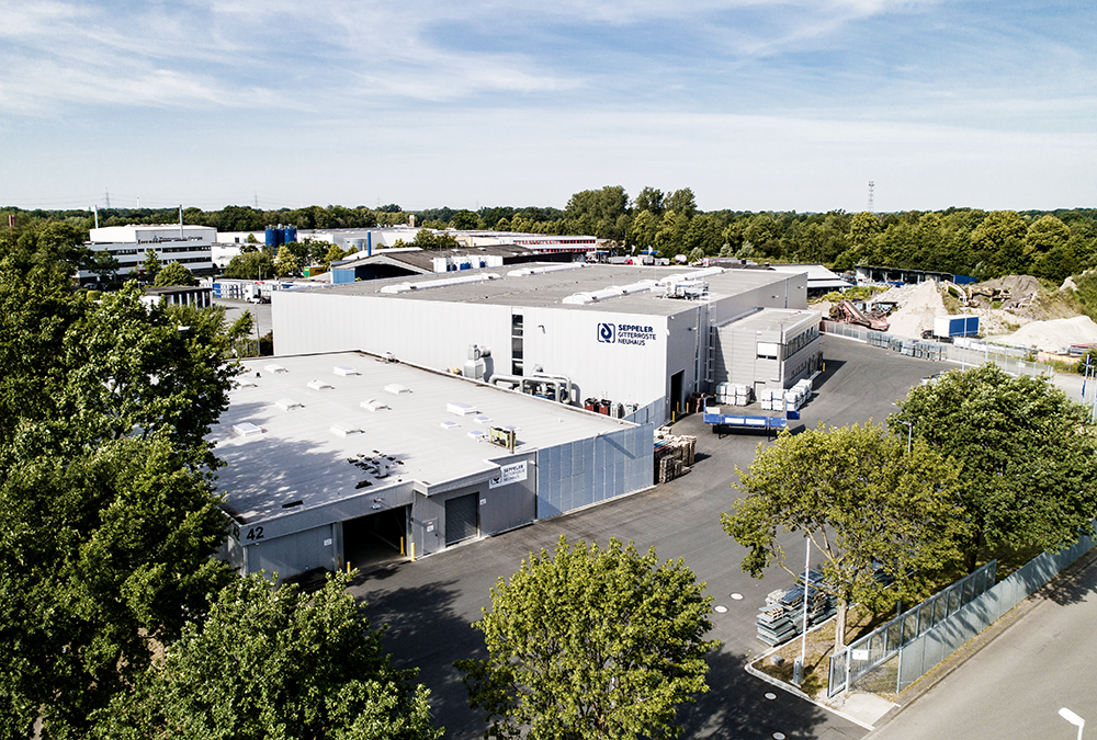 Gitterrostfertigung bei Seppeler in Gütersloh – moderner Produktionsstandort für architektonische Gitterroste